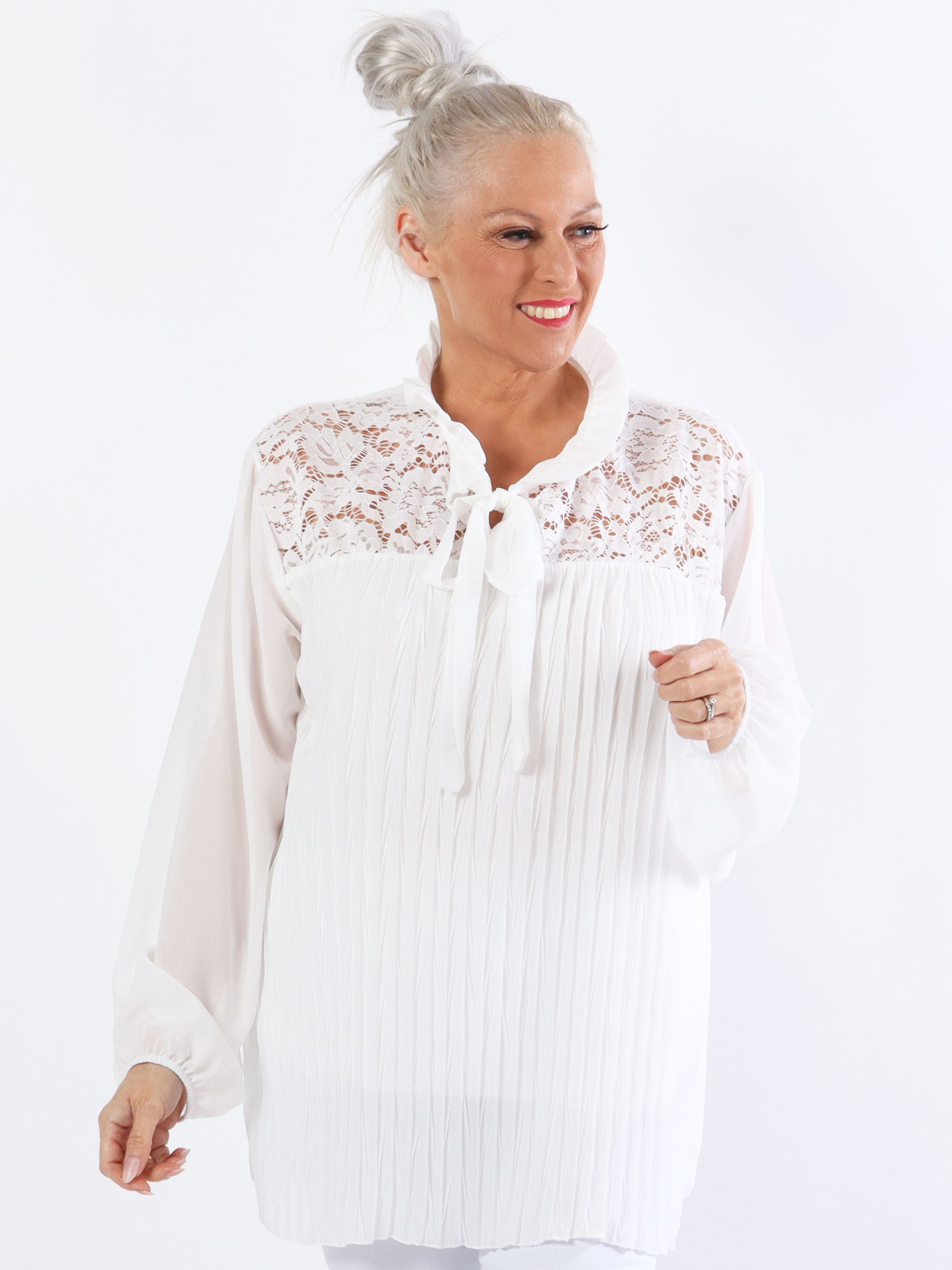 Iris - Sød plus size top med blond og folder